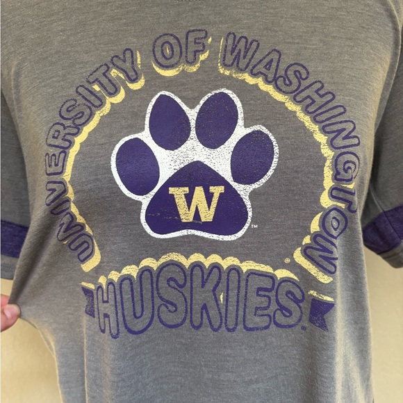 UW Top - Picture 2 of 4